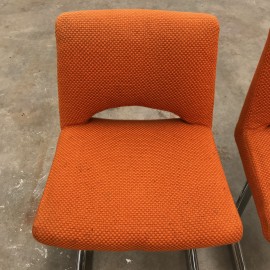Paar vintage oranje stoelen