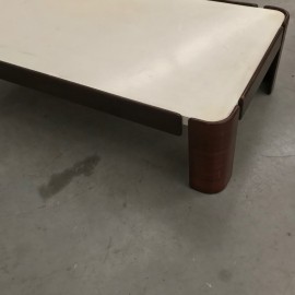 Vintage design salon table
