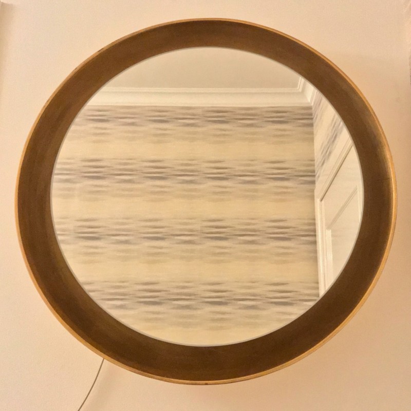 Round golden mirror with lighting