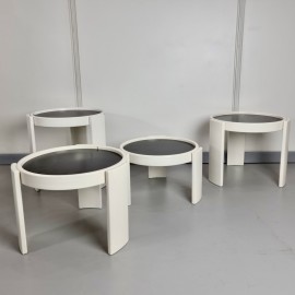 White nesting tables by Gianfranco Frattini for Cassina
