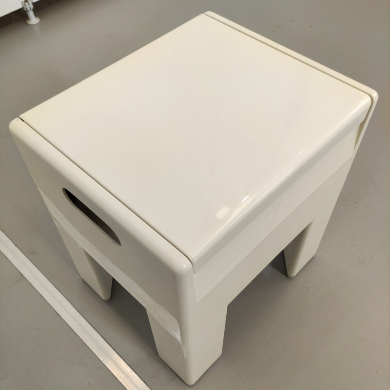 Gedy G-box stool by Olaf von Bohr