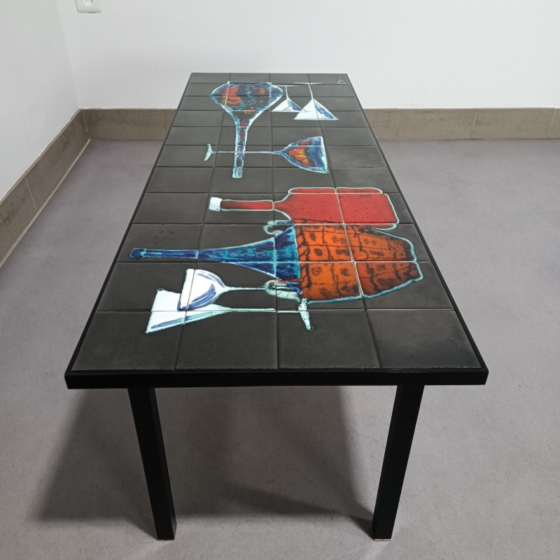 Black Denisco tile table with wine and glasses