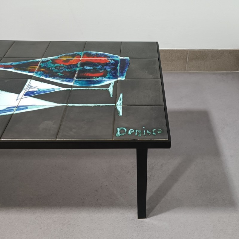 Black Denisco tile table with wine and glasses