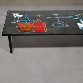 Black Denisco tile table with wine and glasses