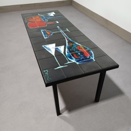 Black Denisco tile table with wine and glasses