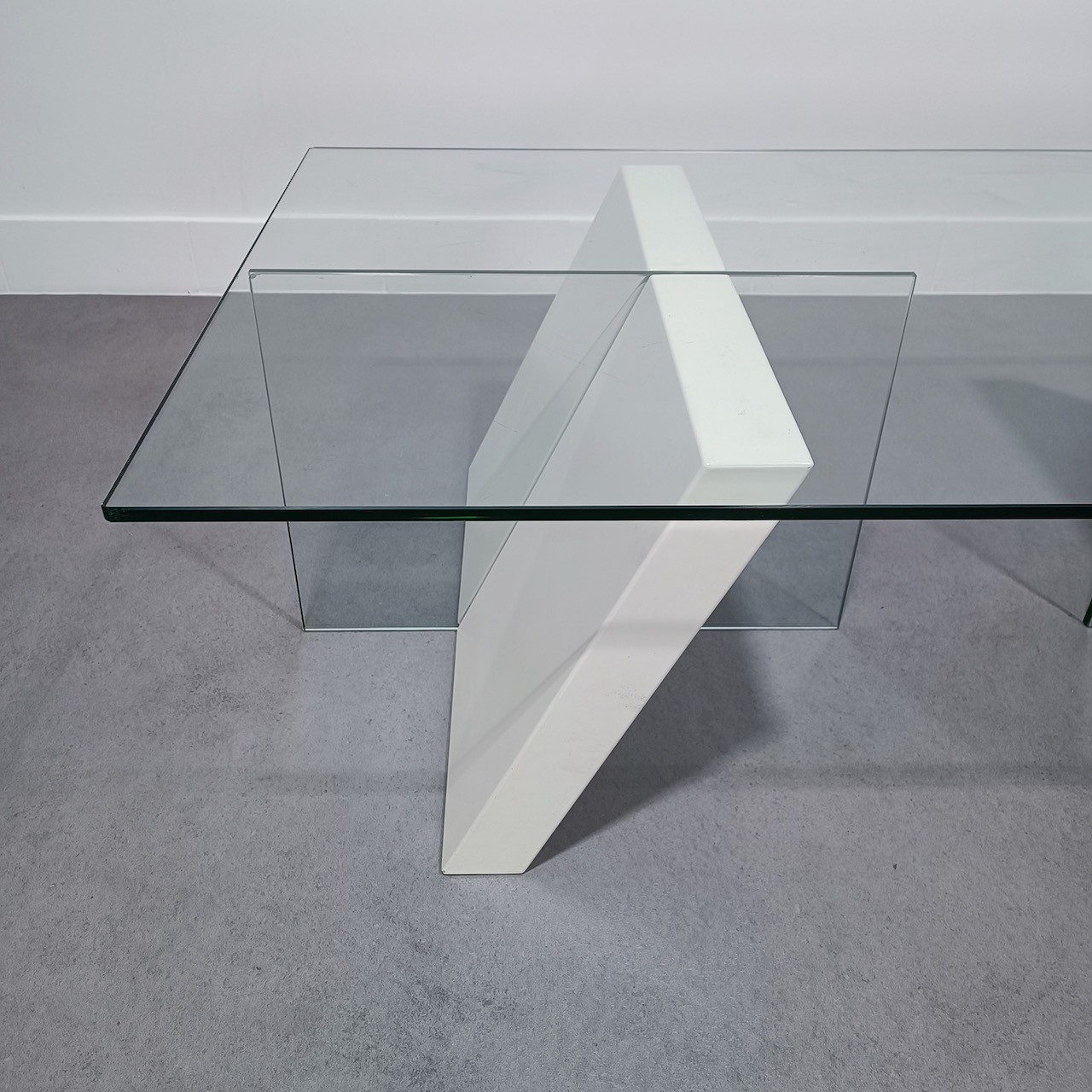 idioom Kaal versnelling Vintage Italian design glass coffee table| www.ClaudiaCollections.com