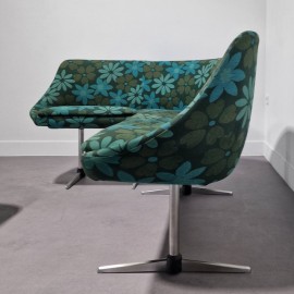 Corner sofa with chair