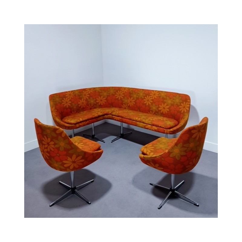 Vintage oranje bankstel met 2 stoelen
