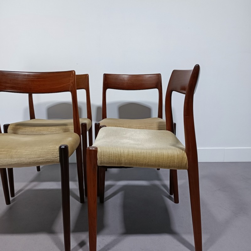Set of 4 chairs by Niels Moller Model R77