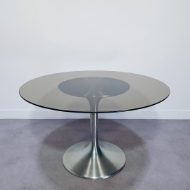 Round tulip base dining table with glass top