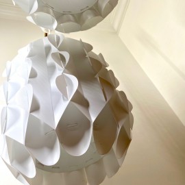 Paar witte hanglampen - vlindermodel - inspiratie Lars Eiler Schiøler