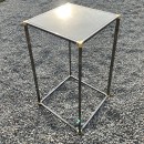 Hoge zwarte en messing buisvormig tafeltje / pedestal