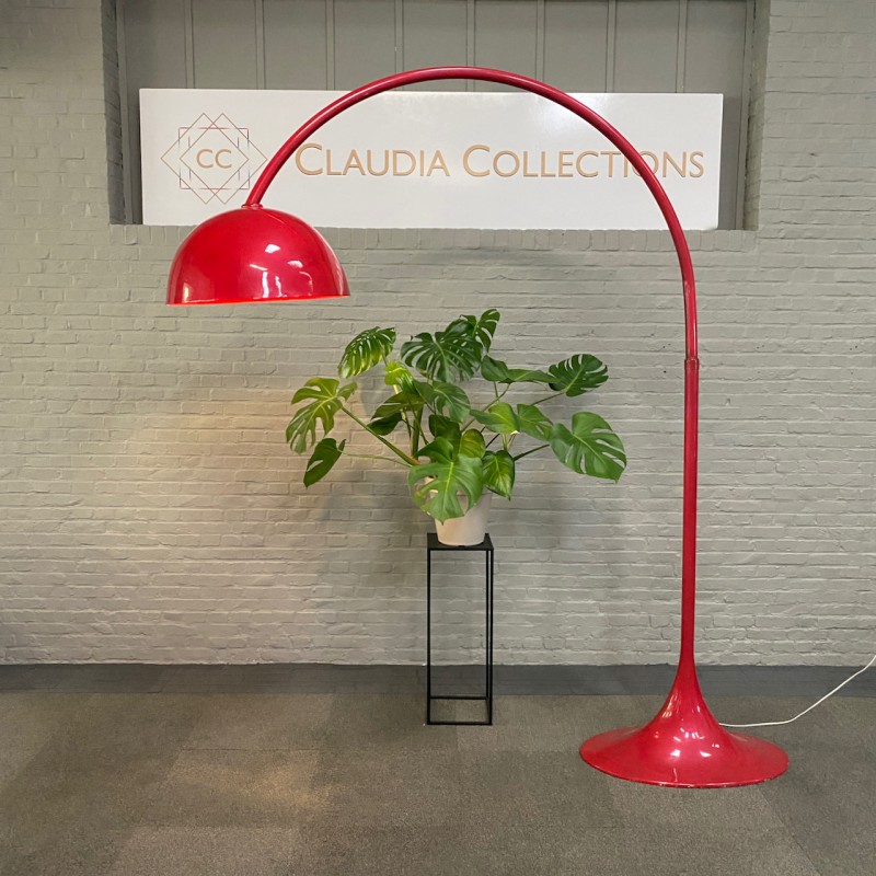 Rode arc lamp met ovalen tulip voet - Italië jaren 70