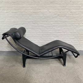 LC4 chaise longue à réglage continu noir - Cassina jaren 80 - Le Corbusier, Pierre Jeanneret & Charlotte Perriand.