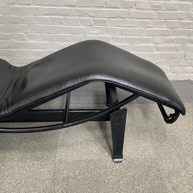 LC4 chaise longue à réglage continu noir - Cassina jaren 80 - Le Corbusier, Pierre Jeanneret & Charlotte Perriand.