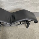 LC4 chaise longue à réglage continu noir - Cassina jaren 80 - Le Corbusier, Pierre Jeanneret & Charlotte Perriand.