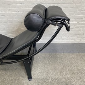 LC4 chaise longue à réglage continu noir - Cassina jaren 80 - Le Corbusier, Pierre Jeanneret & Charlotte Perriand.